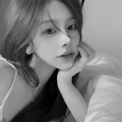 2023女生头像黑白真人最新