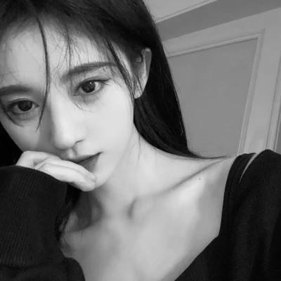 2023女生头像黑白真人最新