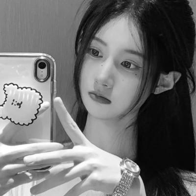 2023女生头像黑白真人最新