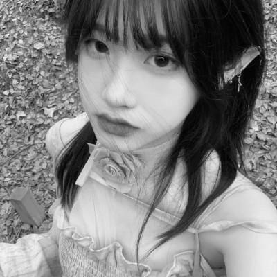 2023女生头像黑白真人最新