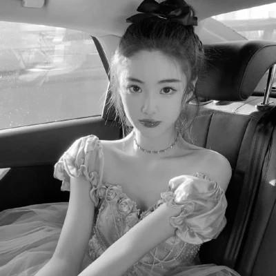 2023女生头像黑白真人最新