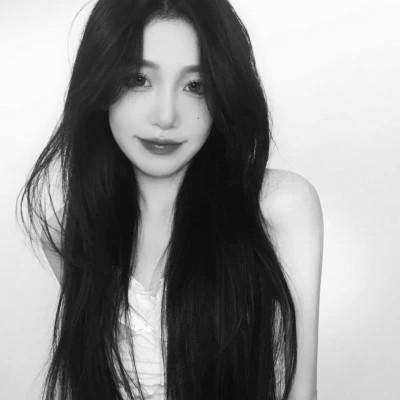 2023女生头像黑白真人最新