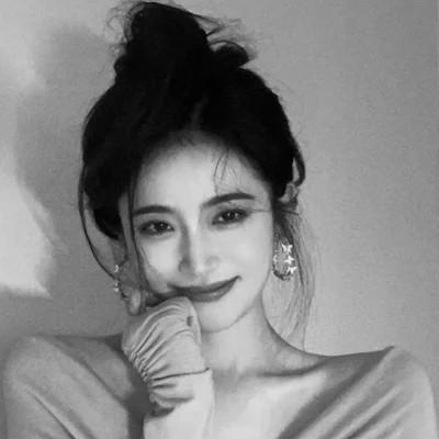2023女生头像黑白真人最新