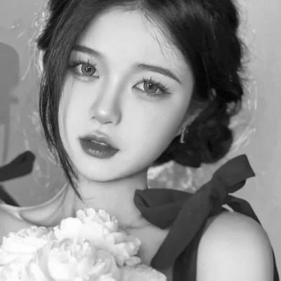 2023女生头像黑白真人最新