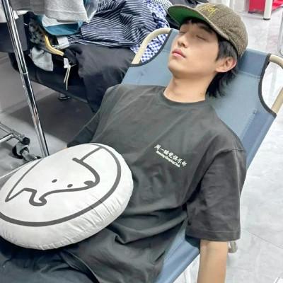 微信头像男真人帅气高清 干净