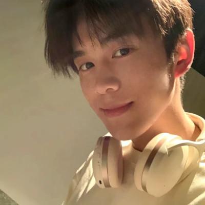 微信头像男真人帅气高清 干净