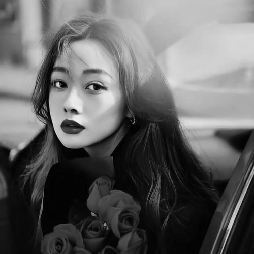 高冷范黑白女生头像 孤傲高清的黑白冷淡风女生头像图片