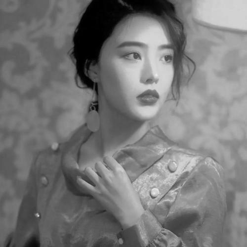 高冷范黑白女生头像 孤傲高清的黑白冷淡风女生头像图片
