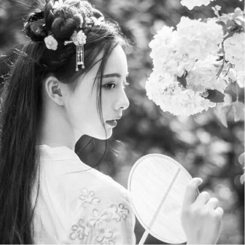 高冷范黑白女生头像 孤傲高清的黑白冷淡风女生头像图片