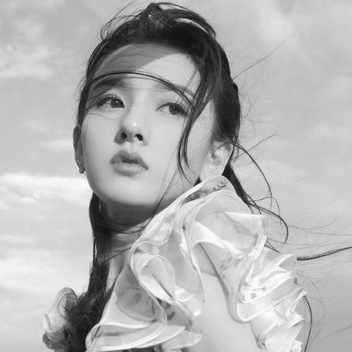 高冷范黑白女生头像 孤傲高清的黑白冷淡风女生头像图片
