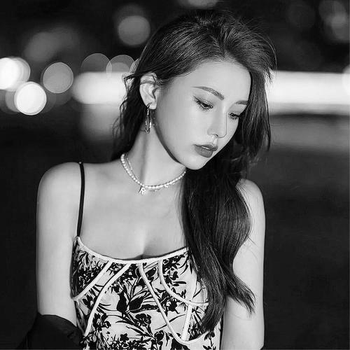 高冷范黑白女生头像 孤傲高清的黑白冷淡风女生头像图片