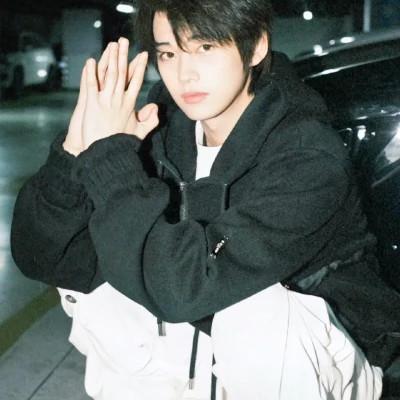 微信头像男真人帅气高清 干净