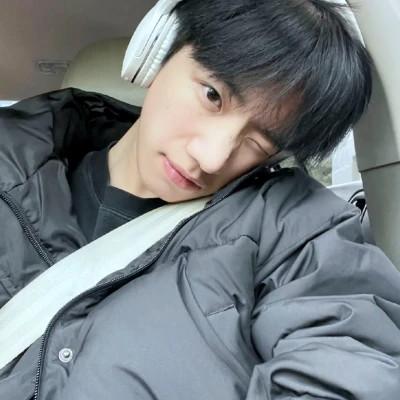 微信头像男真人帅气高清 干净