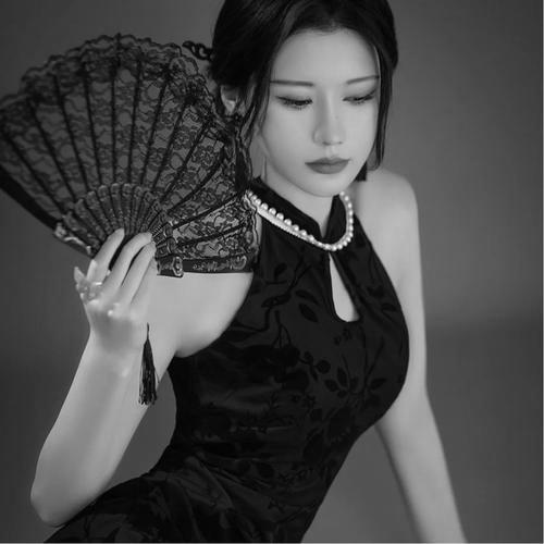 高冷范黑白女生头像 孤傲高清的黑白冷淡风女生头像图片