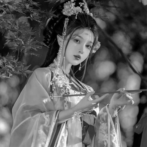 高冷范黑白女生头像 孤傲高清的黑白冷淡风女生头像图片