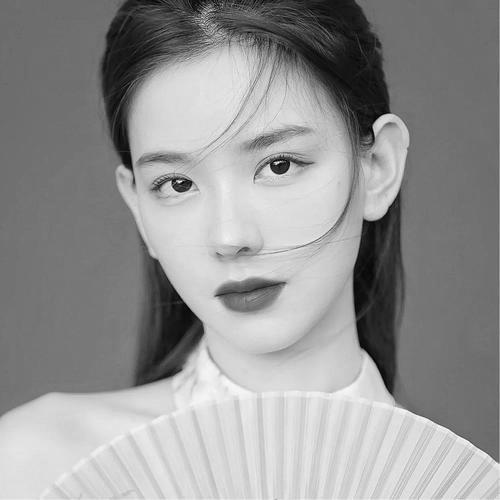 高冷范黑白女生头像 孤傲高清的黑白冷淡风女生头像图片