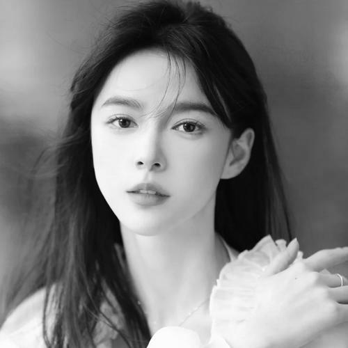 高冷范黑白女生头像 孤傲高清的黑白冷淡风女生头像图片
