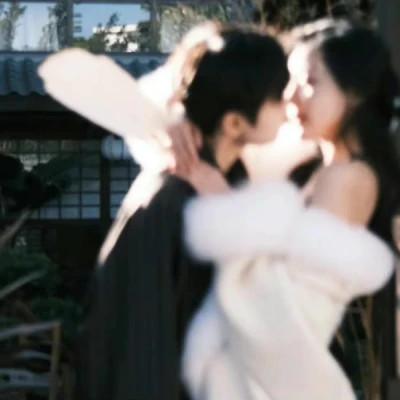 氛围感模糊情侣头像图片36张，甜蜜到模糊的恋爱