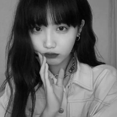 高清好看的黑白女生头像