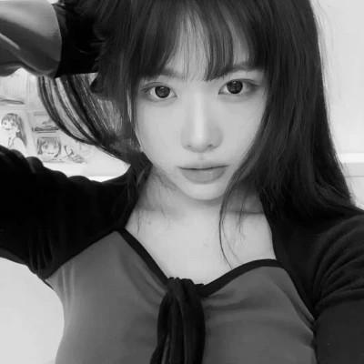 高清好看的黑白女生头像