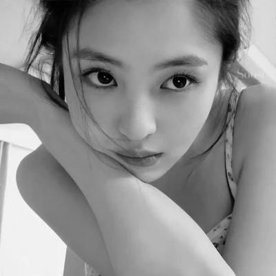 高清好看的黑白女生头像