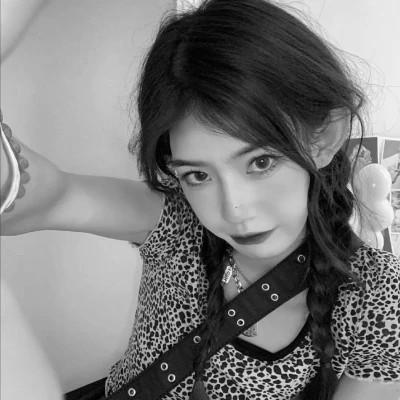 高清好看的黑白女生头像