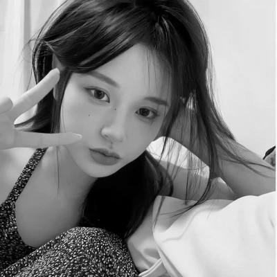高清好看的黑白女生头像