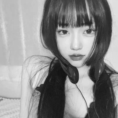 高清好看的黑白女生头像