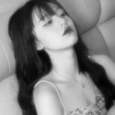 高清好看的黑白女生头像