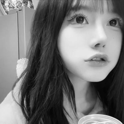 高清好看的黑白女生头像