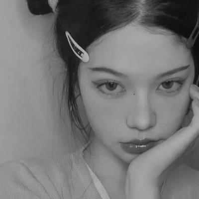 高清好看的黑白女生头像