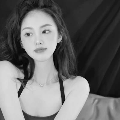高清好看的黑白女生头像