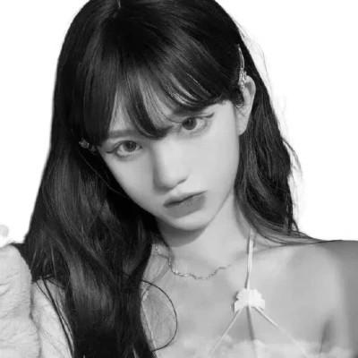 高清好看的黑白女生头像