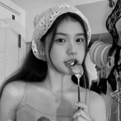 高清好看的黑白女生头像