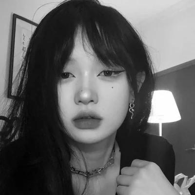 高清好看的黑白女生头像