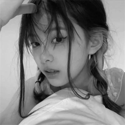 高清好看的黑白女生头像