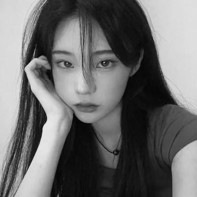 高清好看的黑白女生头像