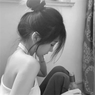 高清好看的黑白女生头像