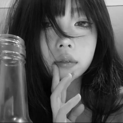 高清好看的黑白女生头像