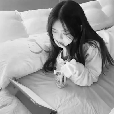 高清好看的黑白女生头像