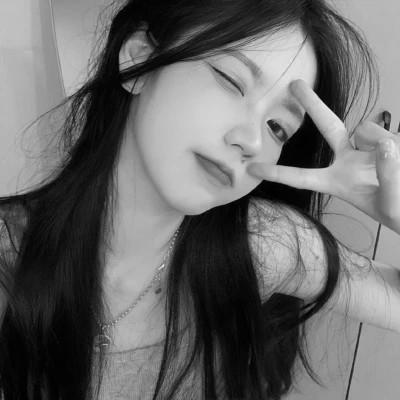 高清好看的黑白女生头像