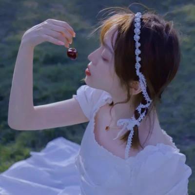 ins清新治愈超纯欲风女生头像