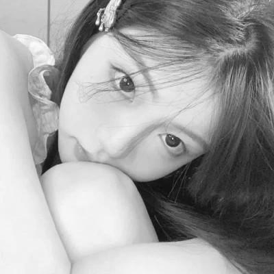 高清好看的黑白女生头像