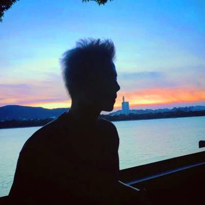 2023年情侣头像真人一人一张