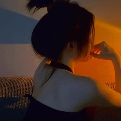 ins清新治愈超纯欲风女生头像