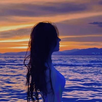 ins清新治愈超纯欲风女生头像