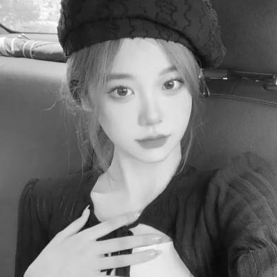高清好看的黑白女生头像