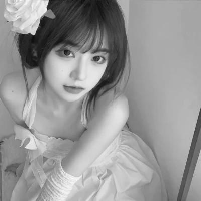 高清好看的黑白女生头像