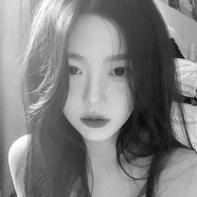 高清好看的黑白女生头像