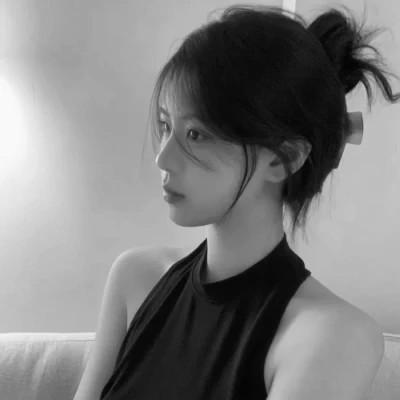高清好看的黑白女生头像